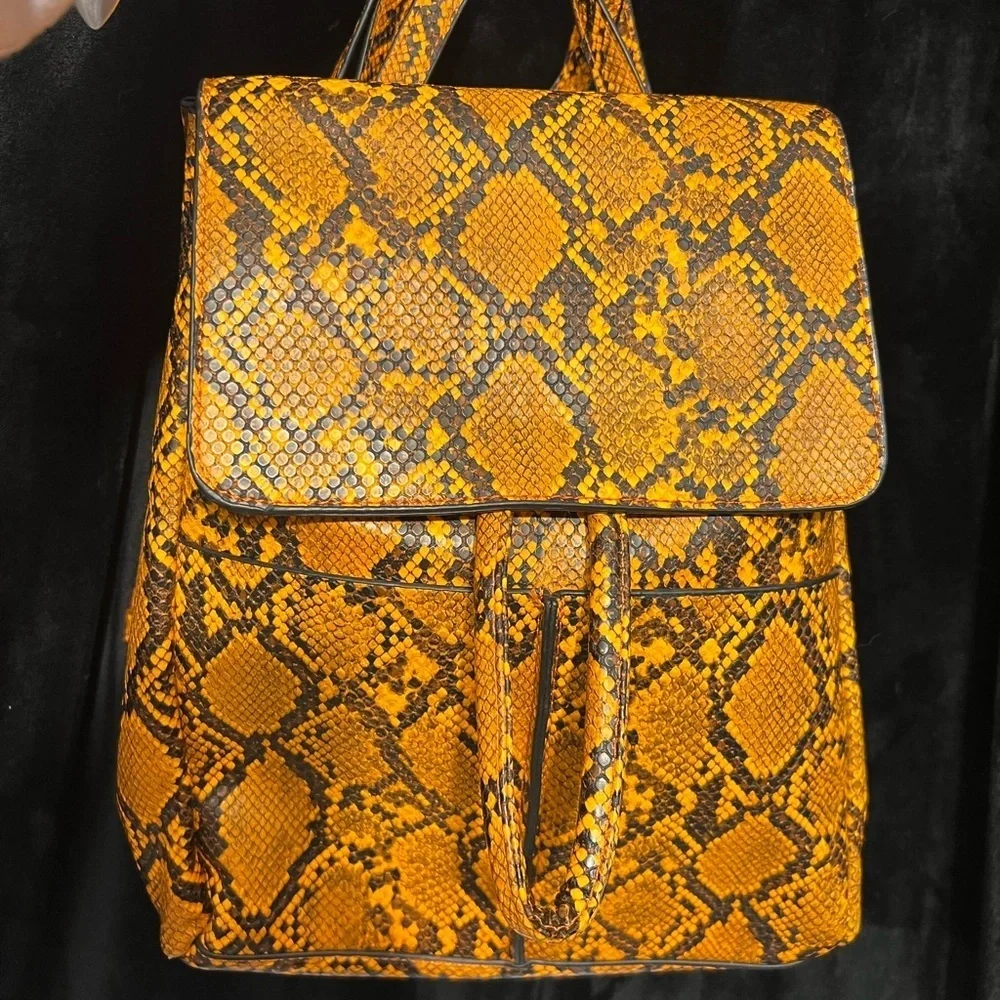 🧡Orange Snake Print faux leather Backpack🧡